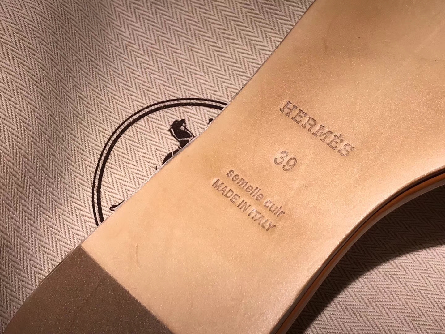 HERMES 爱马仕 猪鼻子拖鞋  高端订制  独家品质 金棕色