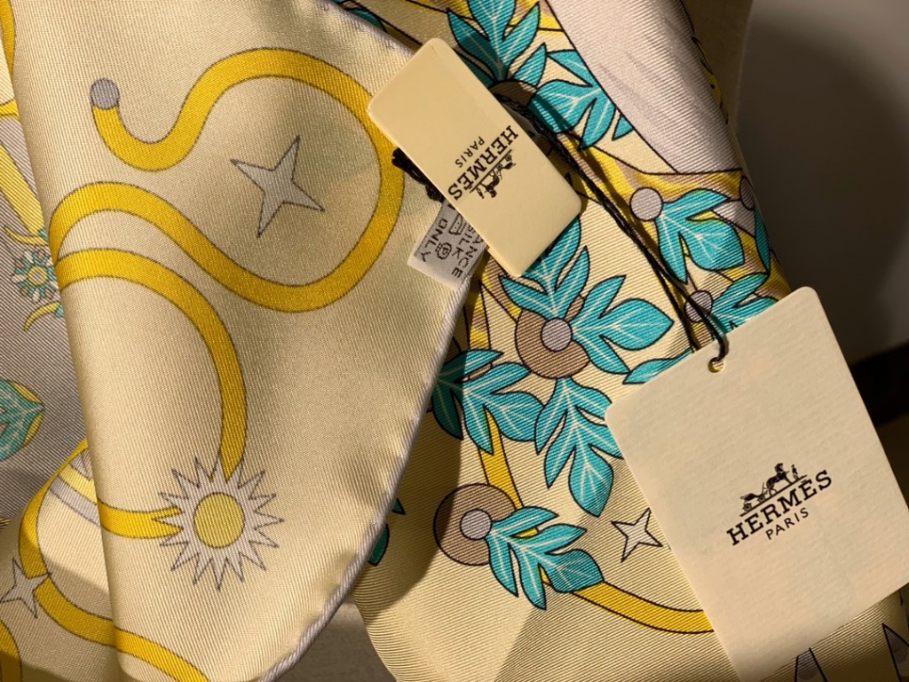 2020春夏新款方巾 《飞马之源》 黄色 90 x 90厘米 100%桑蚕丝