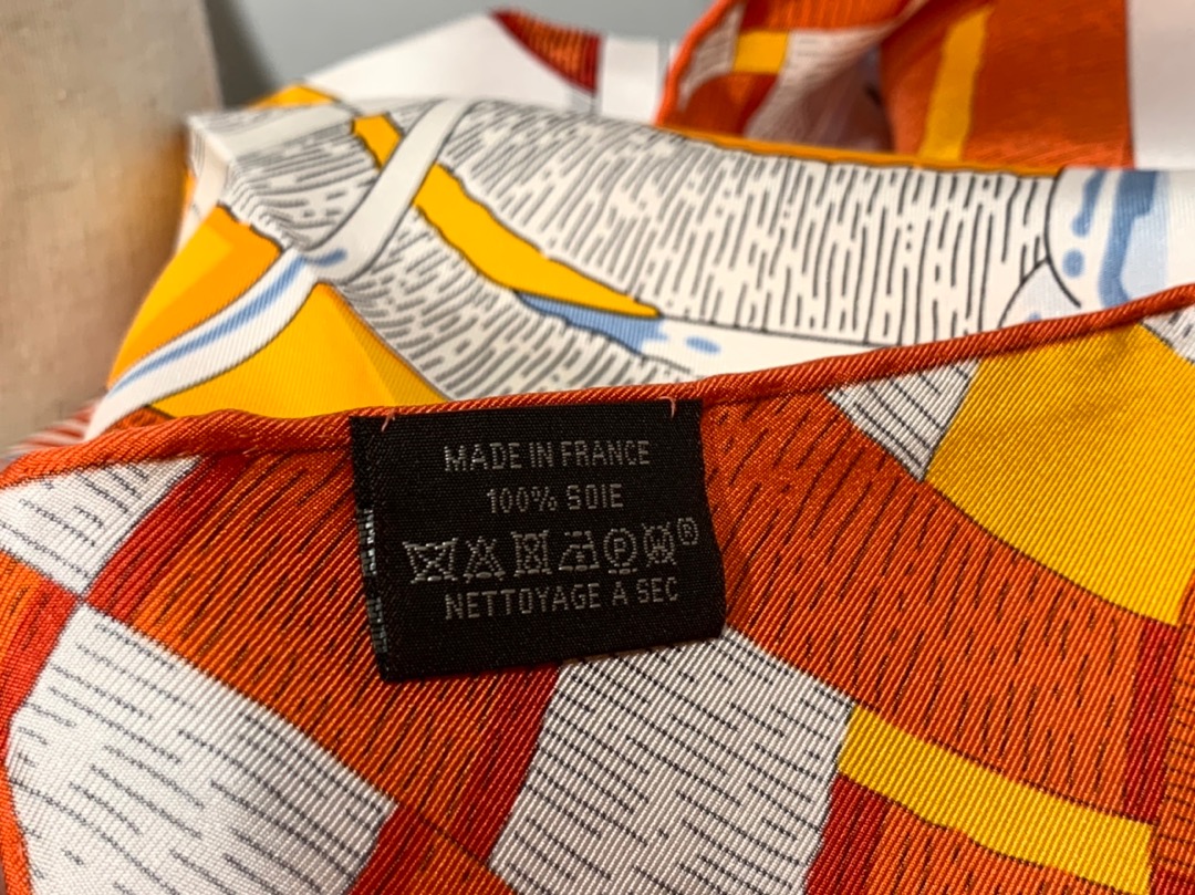 H  新款方巾  《马嚼锁环》 橙色 90.90cm  100%斜纹真丝  全套包装