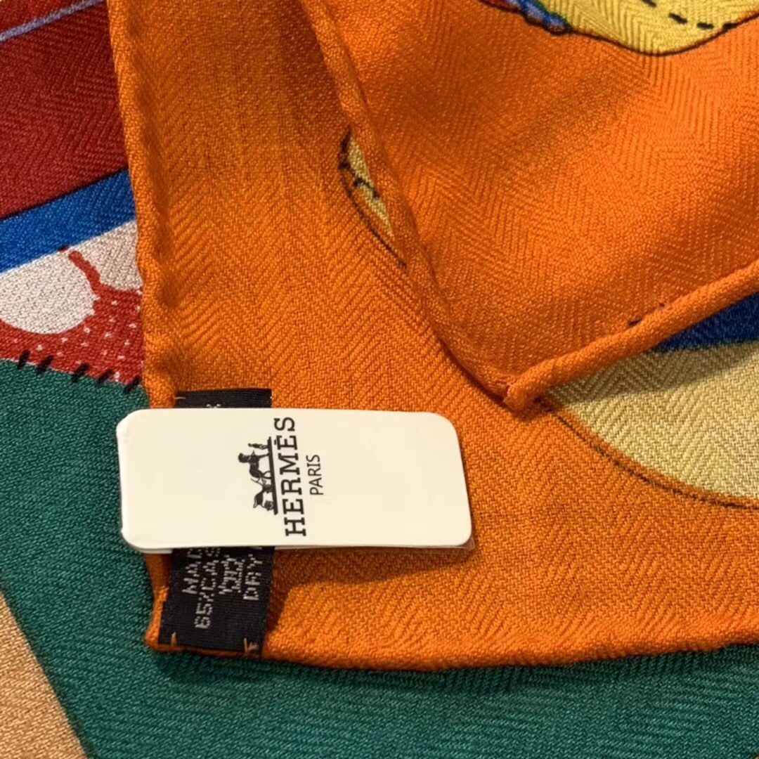 2020秋冬款 顶级版丝绒 Hermes《包布艺术》  35%蚕丝+65%羊绒 140x140cm 橙色  全套包装 专柜售价9100！